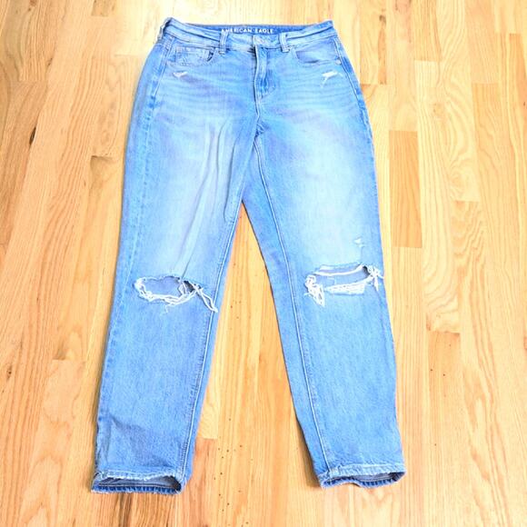 American Eagle Denim - American Eagle women's Mom Jean Distressed size 4